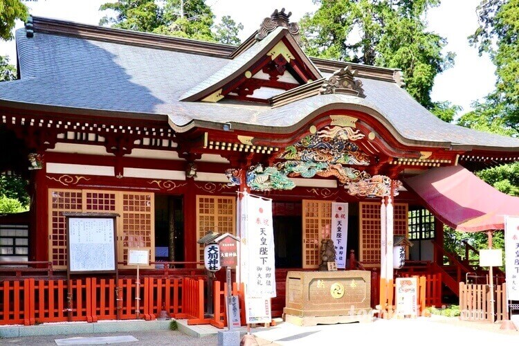 宝くじが当たると有名な大前神社の美しい社殿