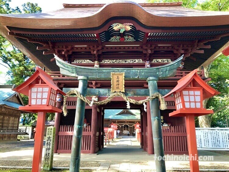 小山市 高橋神社の鳥居と楼門