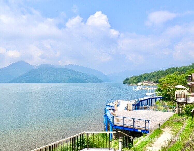 中禅寺湖と周辺の景色