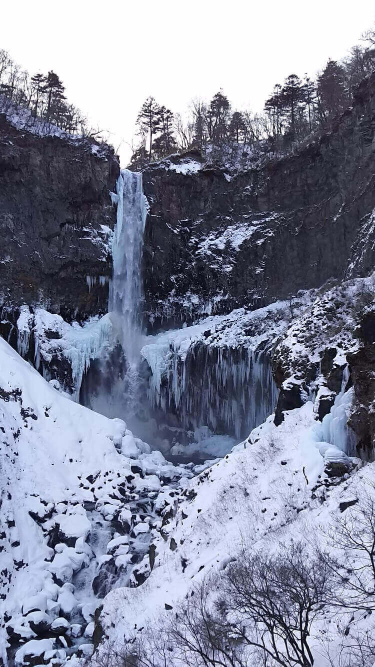 日光 華厳の滝の冬の氷瀑