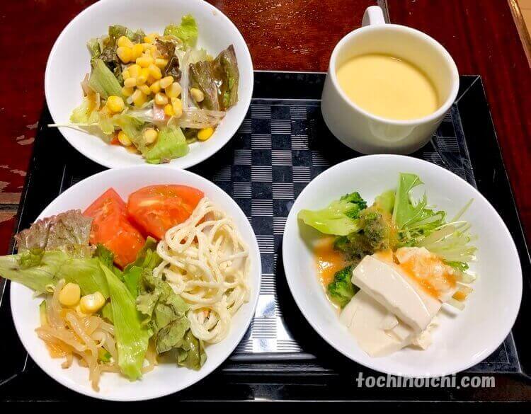 宇都宮市 ステーキいづつや 食べ放題メニューのサラダやスープ